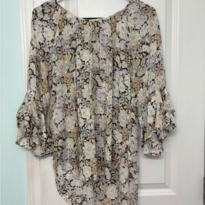 Cupio Floral Blouse in Cream and Gray medium